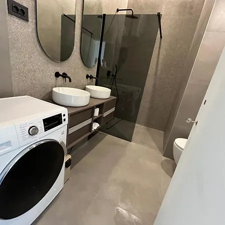 Jadabell 1 & 2 With Sea View דירה