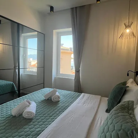 Jadabell 1 & 2 With Sea View דירה